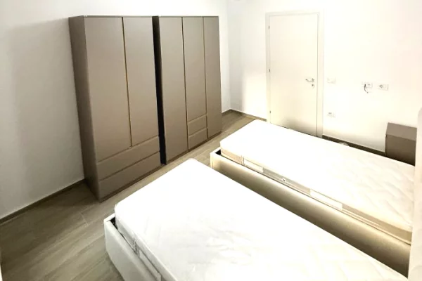Shtepi me qera Apartament ne Tirane, 2+1, Mobilimi E mobiluar, Pagesa 700  Euro.