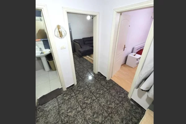 Shtepi me qera 1+1 ne Tirane - 40,000 Leke