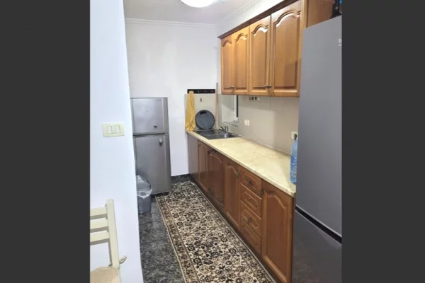 Shtepi me qera Apartament ne Tirane, 1+1, Mobilimi E mobiluar, Pagesa 40,000  Leke.