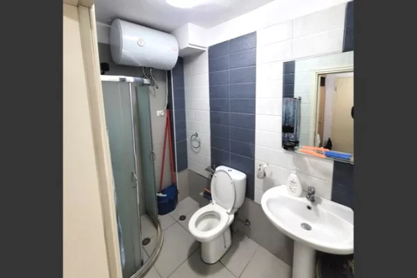 Shtepi me qera Apartament ne Tirane, 1+1, Mobilimi E mobiluar, Pagesa 40,000  Leke.