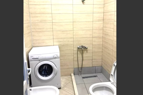 Shtepi me qera Apartament ne Tirane, 1+1, Mobilimi E mobiluar, Pagesa 40,000  Leke.