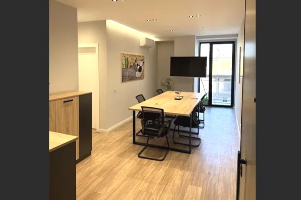 Ambient biznesi me qera 3+1 ne Tirane - 700 Euro