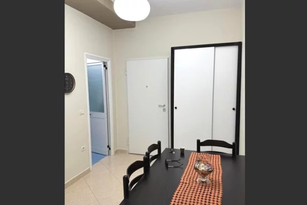 Shtepi me qera Apartament ne Tirane, 1+1, Mobilimi E mobiluar, Pagesa 38,000  Leke.
