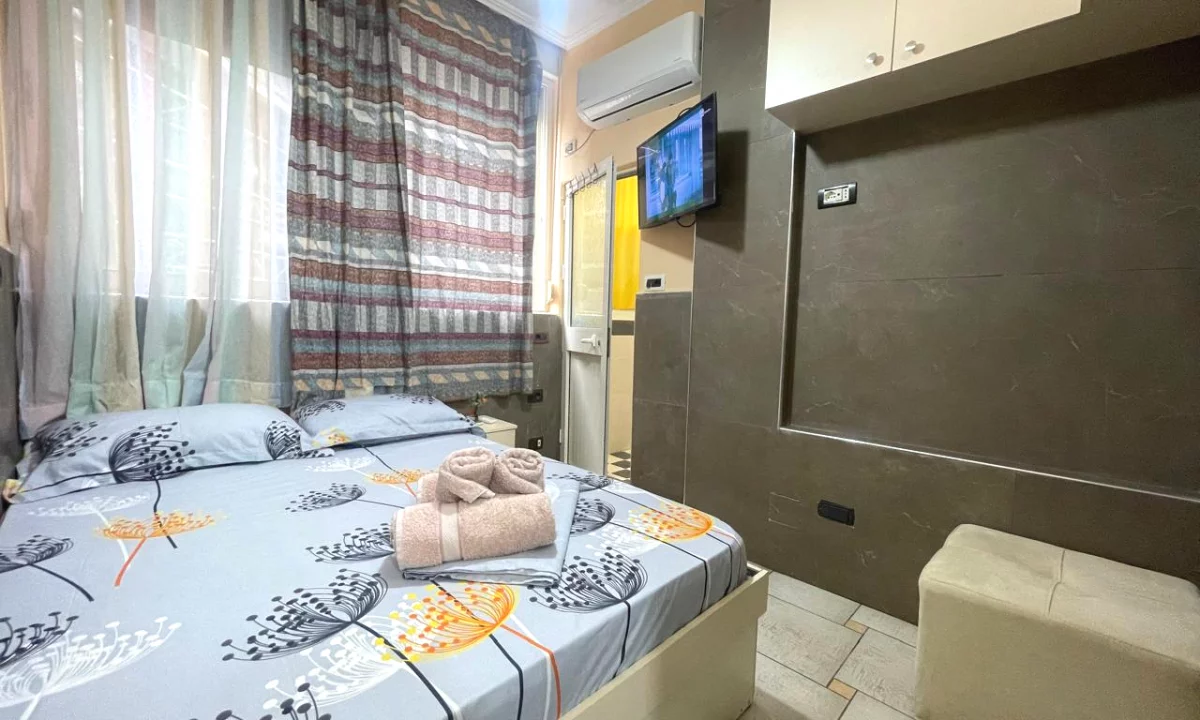 Shtepi me qera Apartament ne Tirane, Garsoniere, Mobilimi E mobiluar, Pagesa 36,000  Leke.