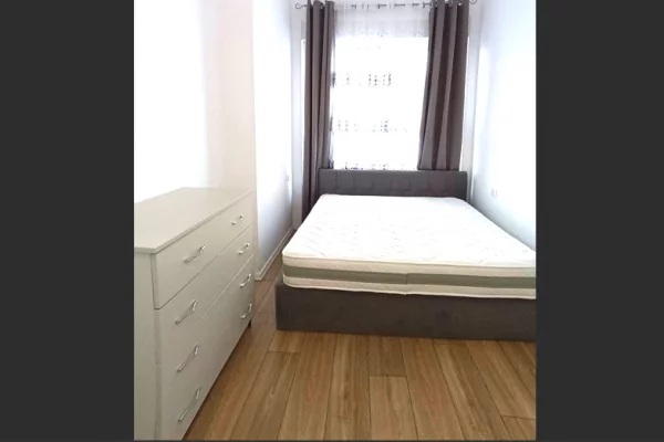 Shtepi me qera Apartament ne Tirane, 1+1, Mobilimi E mobiluar, Pagesa 400  Euro.