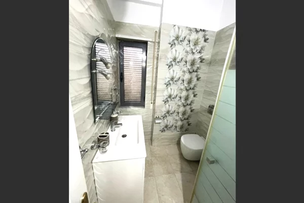 Shtepi me qera Apartament ne Tirane, 2+1, Mobilimi E mobiluar, Pagesa 69,000  Leke.