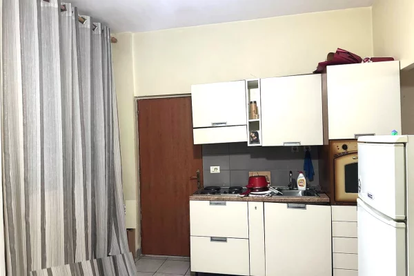 Shtepi me qera Apartament ne Tirane, 1+1, Mobilimi E mobiluar, Pagesa 30,000  Leke.