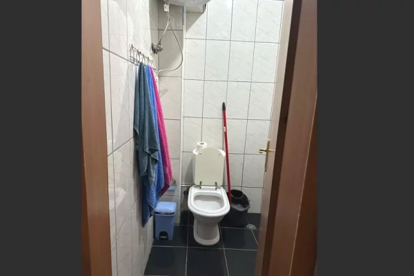 Shtepi me qera Apartament ne Tirane, 1+1, Mobilimi E mobiluar, Pagesa 30,000  Leke.