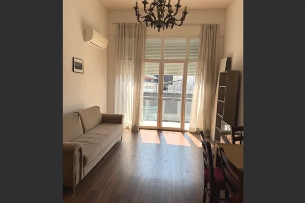 Shtepi me qera 2+1 ne Tirane - 65,000 Leke