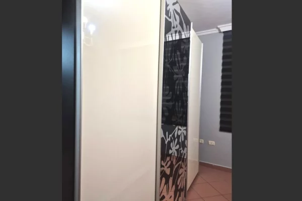 Shtepi me qera Apartament ne Tirane, 2+1, Mobilimi E mobiluar, Pagesa 45,000  Leke.