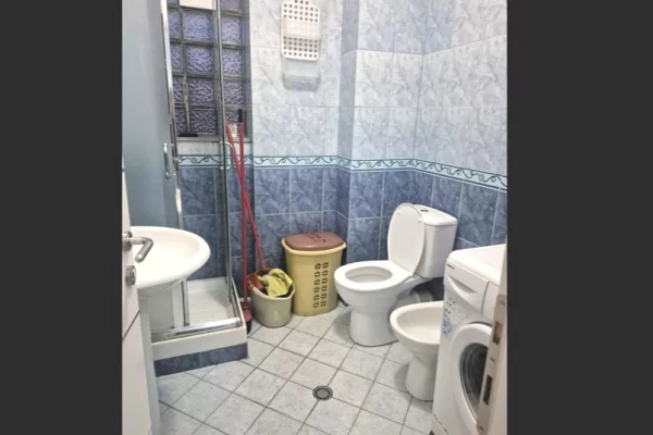 Shtepi me qera Apartament ne Tirane, 2+1, Mobilimi E mobiluar, Pagesa 45,000  Leke.