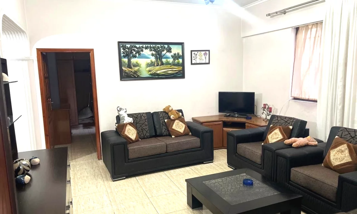 Shtepi me qera Apartament ne Tirane, 2+1, Mobilimi E mobiluar, Pagesa 50,000  Leke.