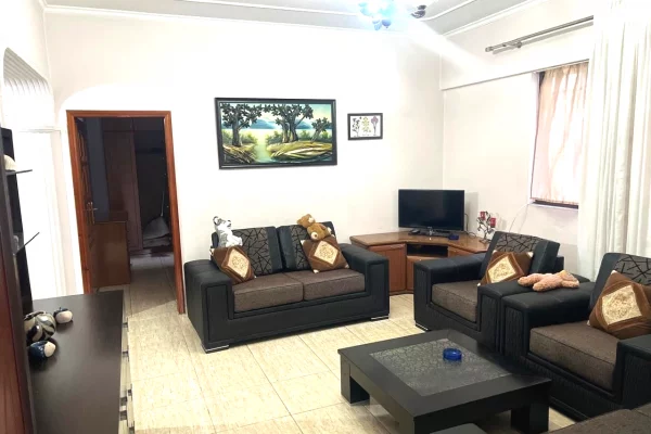 Shtepi me qera 2+1 ne Tirane - 50,000 Leke