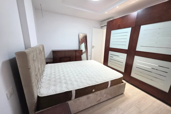 Shtepi me qera Apartament ne Tirane, 2+1, Mobilimi E mobiluar, Pagesa 1,000  Euro.