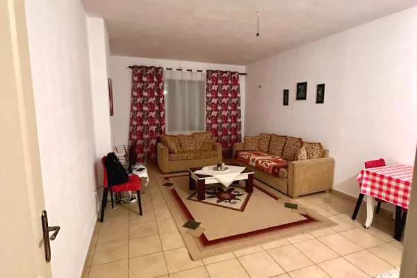 Shtepi ne shitje Apartament ne Tirane, 1+1, Mobilimi E mobiluar, Pagesa 98,000  Euro.