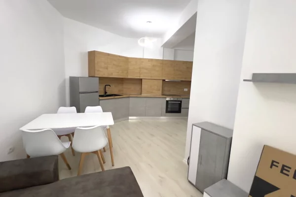 Shtepi me qera 2+1 ne Tirane - 57,000 Leke