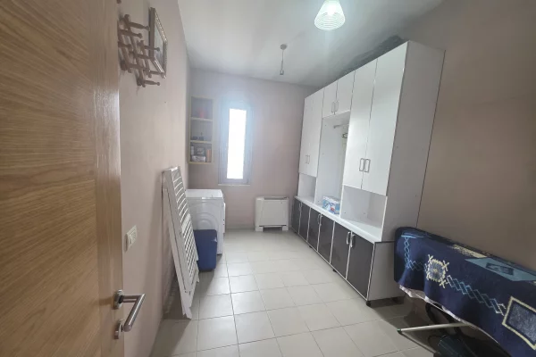 Shtepi me qera Duplex(shtepi me 2 kate) ne Tirane, 3+1, Mobilimi E mobiluar, Pagesa 100,000  Leke.