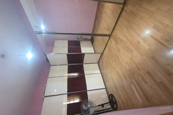 Shtepi me qera Duplex(shtepi me 2 kate) ne Tirane, 3+1, Mobilimi E mobiluar, Pagesa 100,000  Leke.