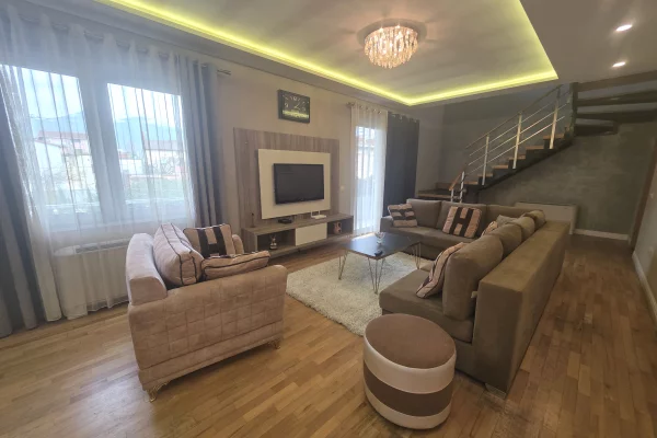 Duplex me qera, Rruga Jordan Misja 