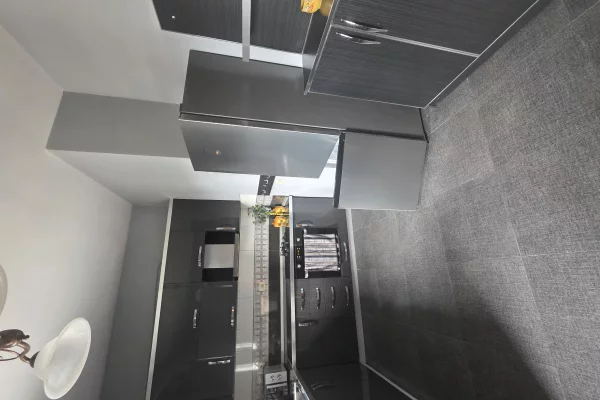 Shtepi me qera Duplex(shtepi me 2 kate) ne Tirane, 3+1, Mobilimi E mobiluar, Pagesa 100,000  Leke.