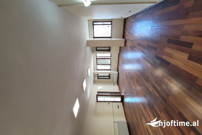 Ambient biznesi me qera 3+1 ne Tirane - 1,600 Euro