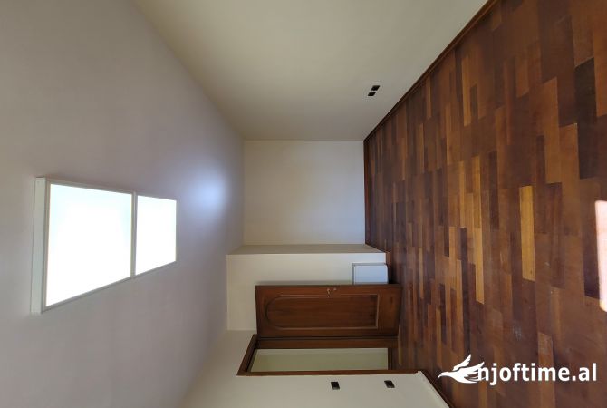Ambient biznesi me qera 3+1 ne Tirane - 1,600 Euro
