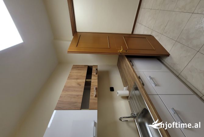 Ambient biznesi me qera 3+1 ne Tirane - 1,600 Euro