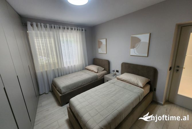 Shtepi me qera Apartament ne Tirane, 2+1, Mobilimi E mobiluar, Pagesa 900  Euro.