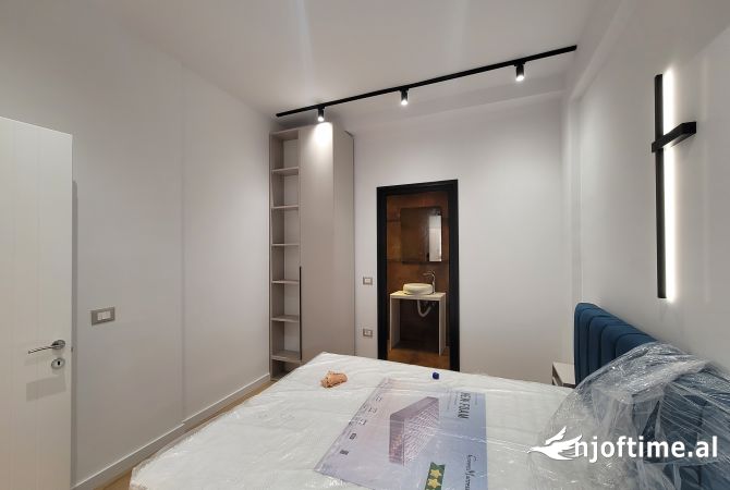 Shtepi ne shitje Apartament ne Tirane, 1+1, Mobilimi E mobiluar, Pagesa 198,000  Euro.