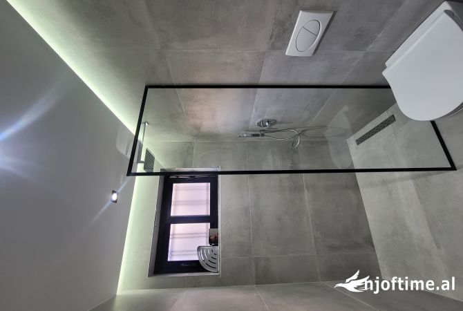 Shtepi ne shitje Apartament ne Tirane, Garsoniere, Mobilimi E mobiluar, Pagesa 260,000  Euro.