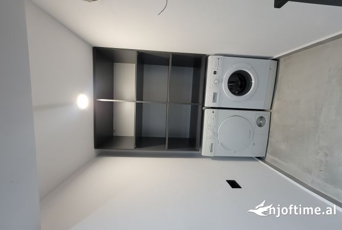 Shtepi ne shitje Apartament ne Tirane, Garsoniere, Mobilimi E mobiluar, Pagesa 260,000  Euro.