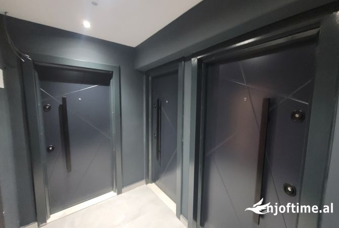 Shtepi ne shitje Apartament ne Tirane, Garsoniere, Mobilimi E mobiluar, Pagesa 260,000  Euro.