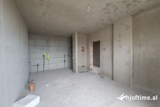 Shtepi ne shitje Apartament ne Tirane, 1+1, Mobilimi Bosh, pa mobiluar, Pagesa 107,000  Euro.