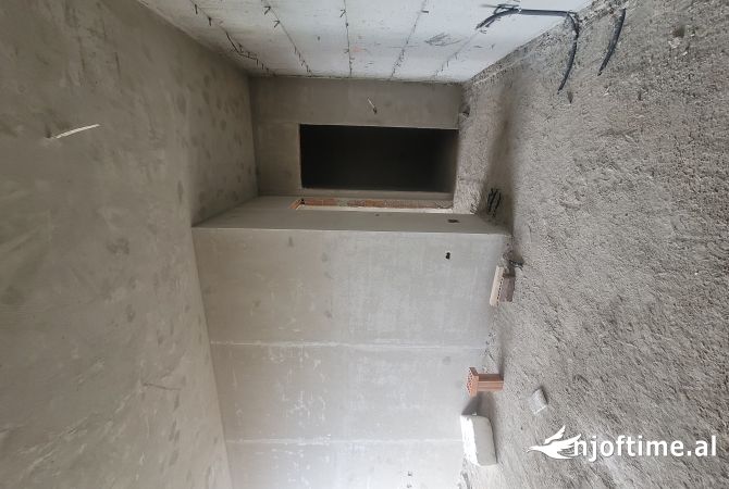 Shtepi ne shitje Apartament ne Tirane, 1+1, Mobilimi Bosh, pa mobiluar, Pagesa 107,000  Euro.