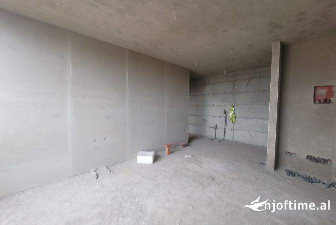 Shtepi ne shitje Apartament ne Tirane, 1+1, Mobilimi Bosh, pa mobiluar, Pagesa 107,000  Euro.