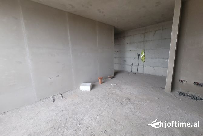Shtepi ne shitje Apartament ne Tirane, 1+1, Mobilimi Bosh, pa mobiluar, Pagesa 107,000  Euro.