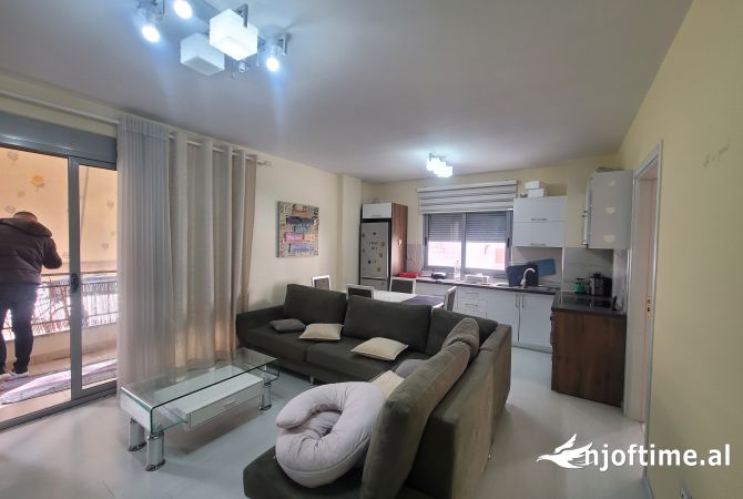 Shtepi me qera Apartament ne Tirane, 1+1, Mobilimi E mobiluar, Pagesa 500  Euro.