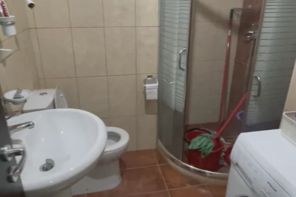 Shtepi me qera 1+1 ne Tirane - 380 Euro