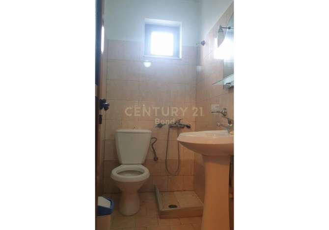 Ambient biznesi me qera 5+1 ne Gjirokaster - 1,200 Euro