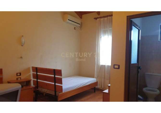 Ambient biznesi me qera 5+1 ne Gjirokaster - 1,200 Euro