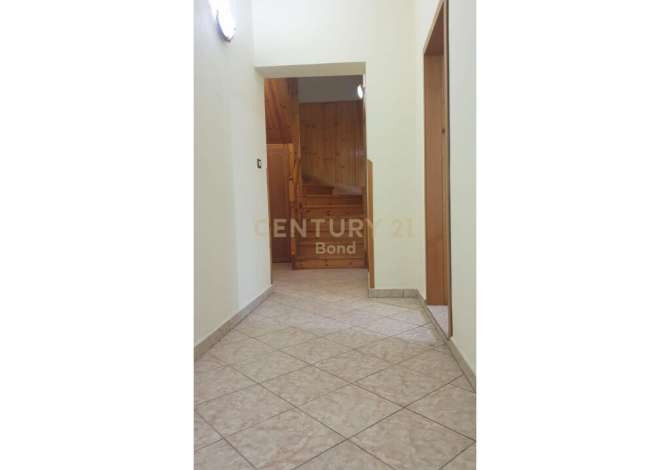 Ambient biznesi me qera 5+1 ne Gjirokaster - 1,200 Euro