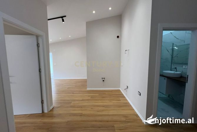 Shtepi ne shitje Apartament ne Durres, 1+1, Mobilimi Bosh, pa mobiluar, Pagesa 97,000  Euro.