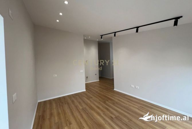 Shtepi ne shitje Apartament ne Durres, 1+1, Mobilimi Bosh, pa mobiluar, Pagesa 97,000  Euro.