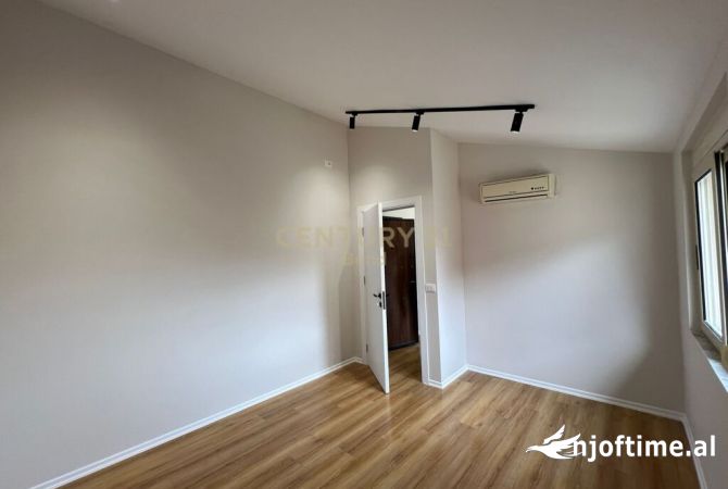 Shtepi ne shitje Apartament ne Durres, 1+1, Mobilimi Bosh, pa mobiluar, Pagesa 100,500  Euro.