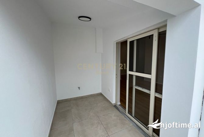 Shtepi ne shitje Apartament ne Durres, 1+1, Mobilimi Bosh, pa mobiluar, Pagesa 100,500  Euro.