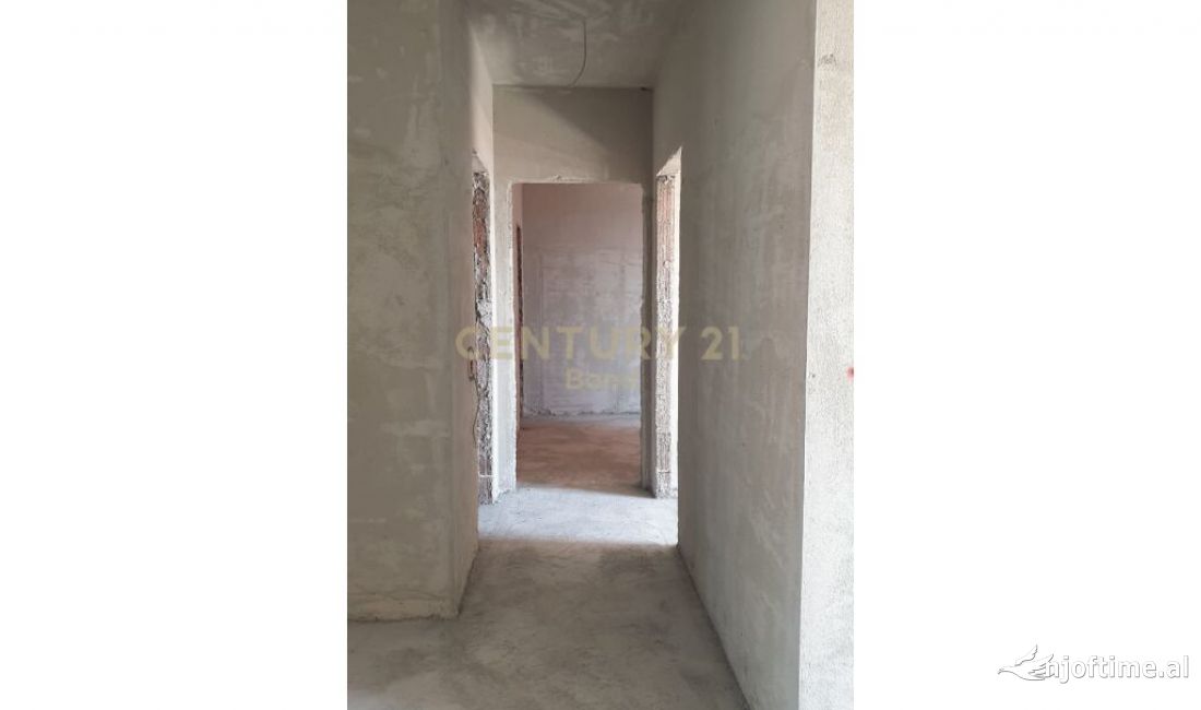 Shtepi ne shitje Apartament ne Tirane, 1+1, Mobilimi Bosh, pa mobiluar, Pagesa 162,000  Euro.