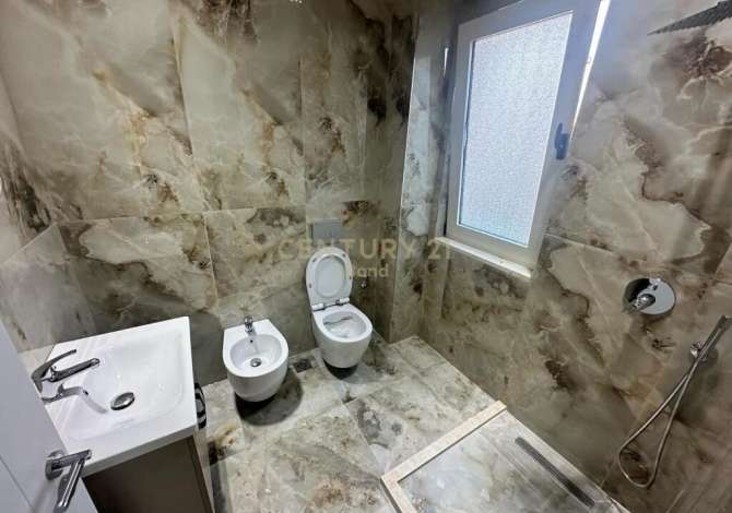 Shtepi ne shitje Apartament ne Durres, 2+1, Mobilimi E mobiluar, Pagesa 275,000  Euro.