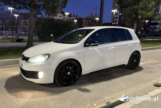 Makina ne shitje ne Tirane, Volkswagen, 2011 Diesel,Kambio Automatik Pagesa 7,900  Euro.