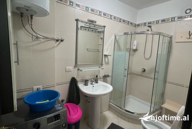 Shtepi me qera 2+1 ne Tirane - 1,200 Euro