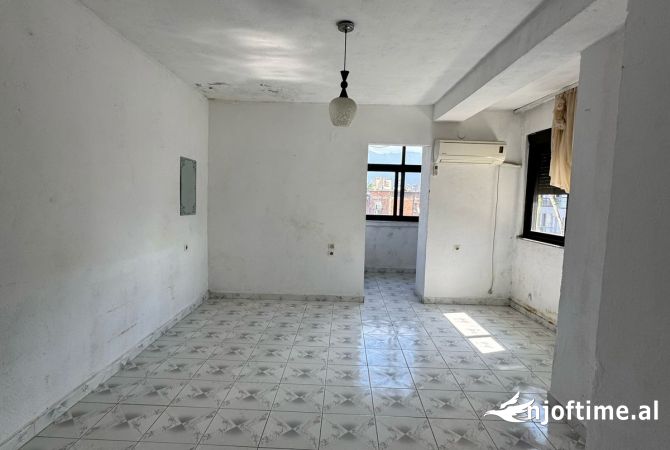 Shtepi ne shitje Apartament ne Tirane, 2+1, Mobilimi Bosh, pa mobiluar, Pagesa 140,000  Euro.